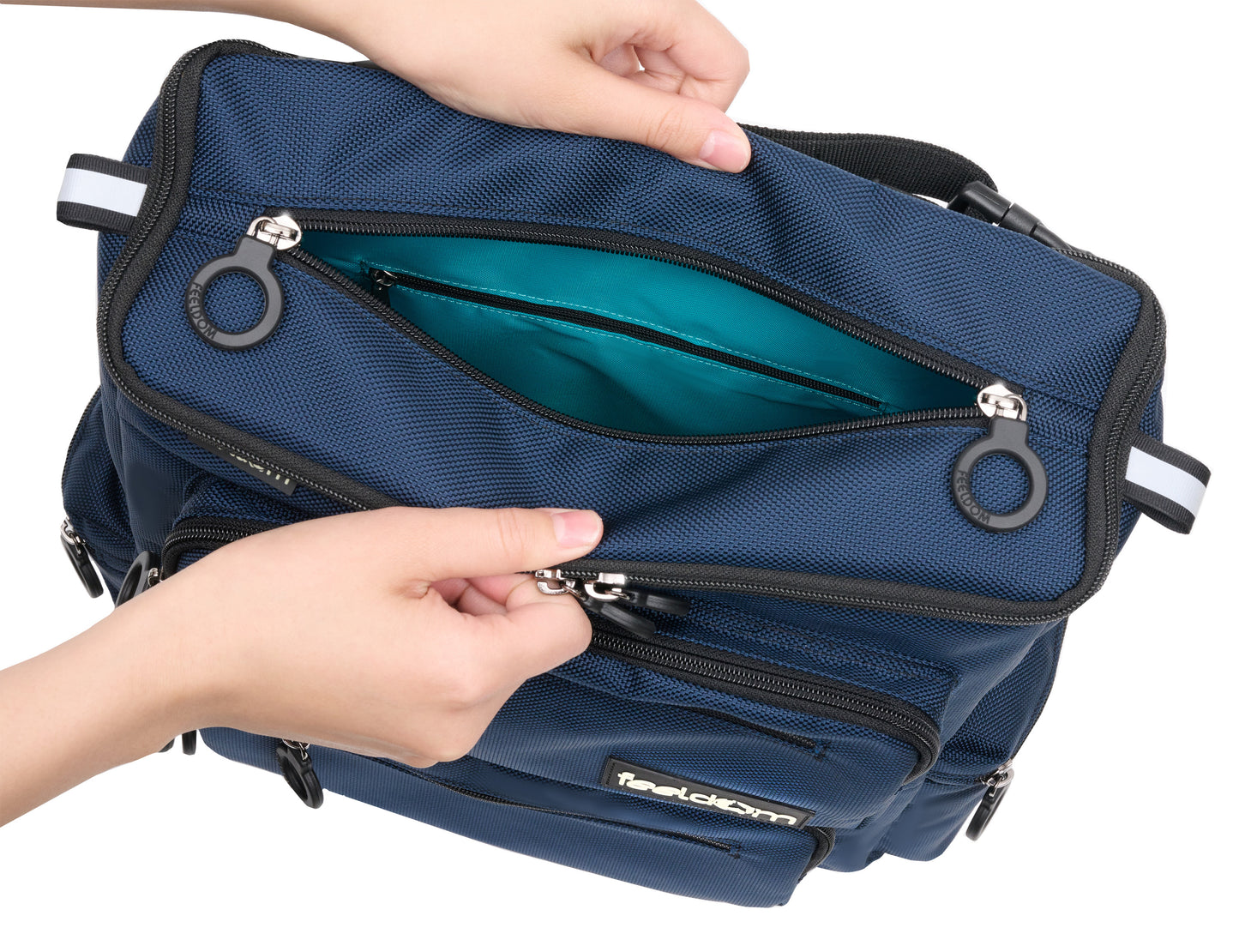 The easy access top zipper on the lid of the classic medium wheelchair bag has double ring zippers going across the whole top to make a big opening.
