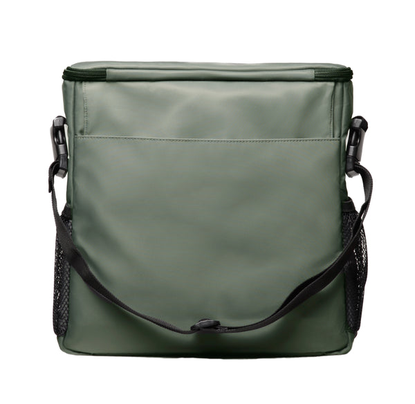 Feeldom Chic Medium Tote back view. The wheelchair straps are tucked away into the back storage pouch, keeping a flat contour. The black shoulder strap is attached to the heavy-duty black plastic clips on either side. 